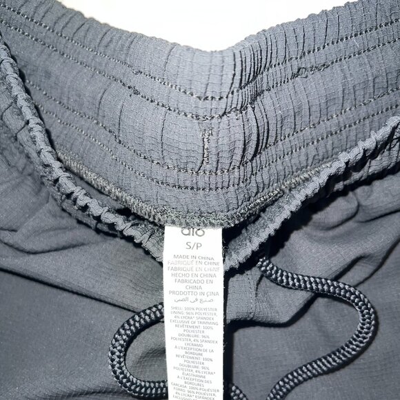 Alo 5' Traction Short in Anthracite - Picture 4 of 4